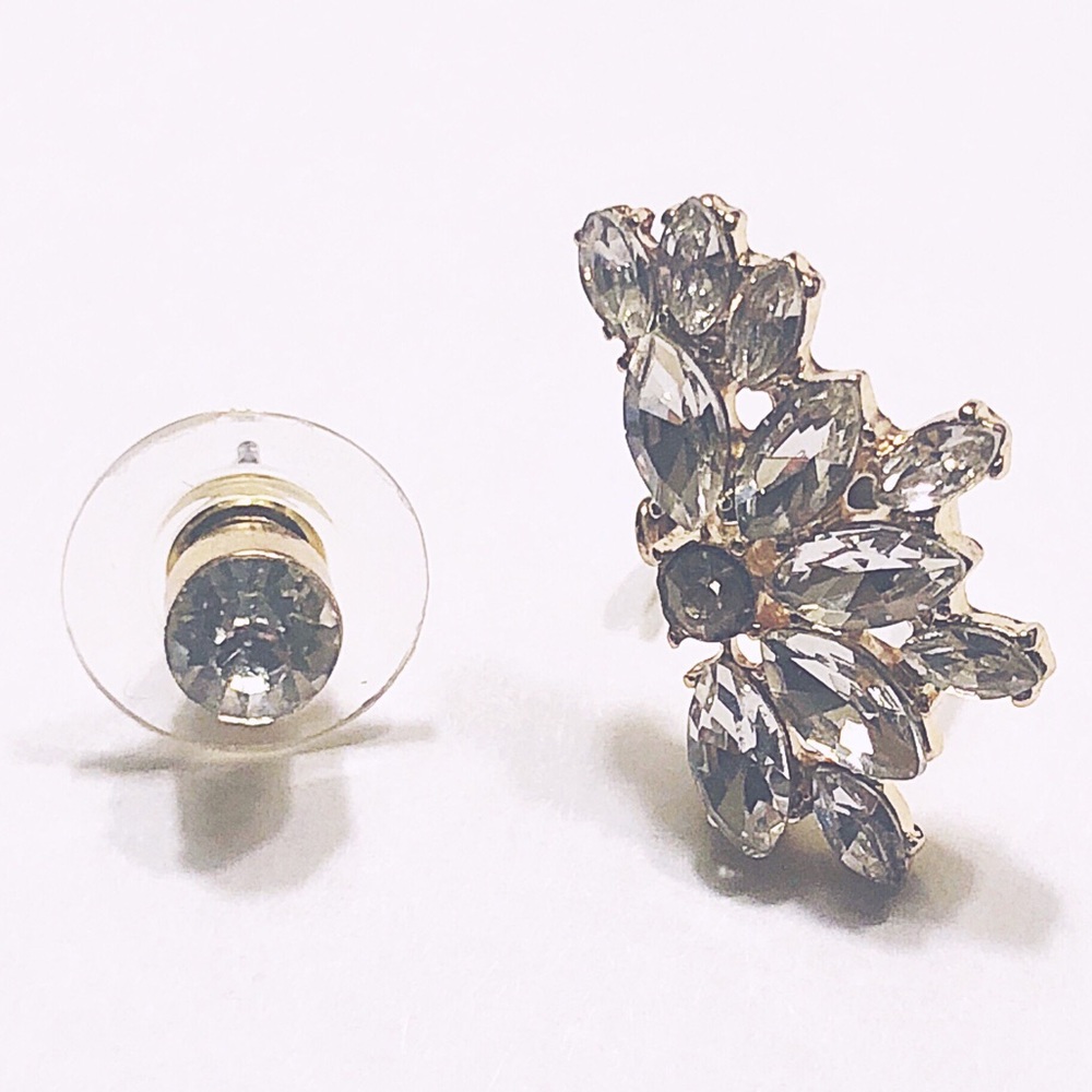 EAR CUFF AND EAR STUD ASYMMETRICAL EARRING
